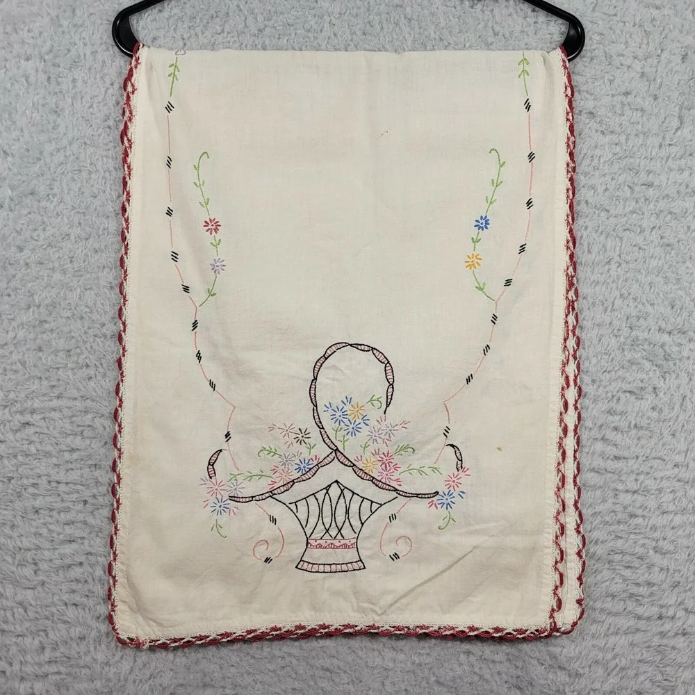 Table Runner Cream Embroidered Floral Basket Crochet Trim 15x40
